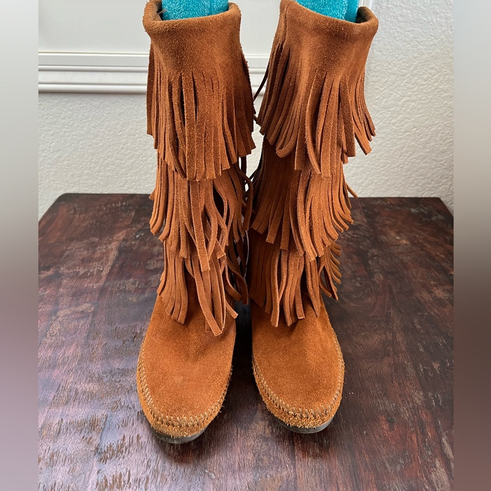 Minnetonka Suede Leather Fringe Boots Size 6 Camel color
